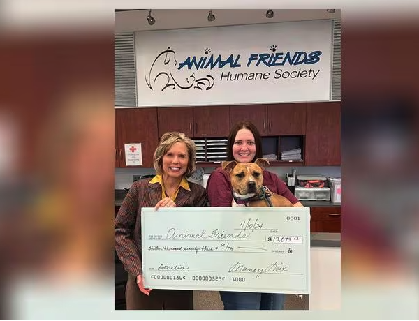 Butler County auditor presents donation to humane society for animal shelter