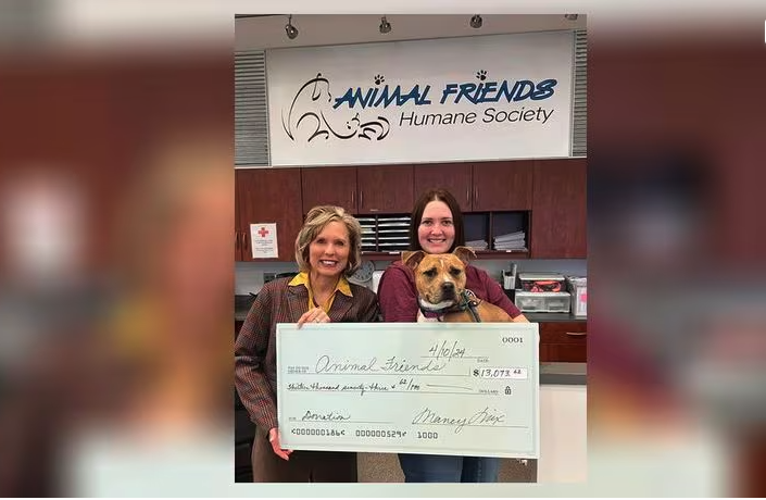 Butler County auditor presents donation to humane society for animal shelter